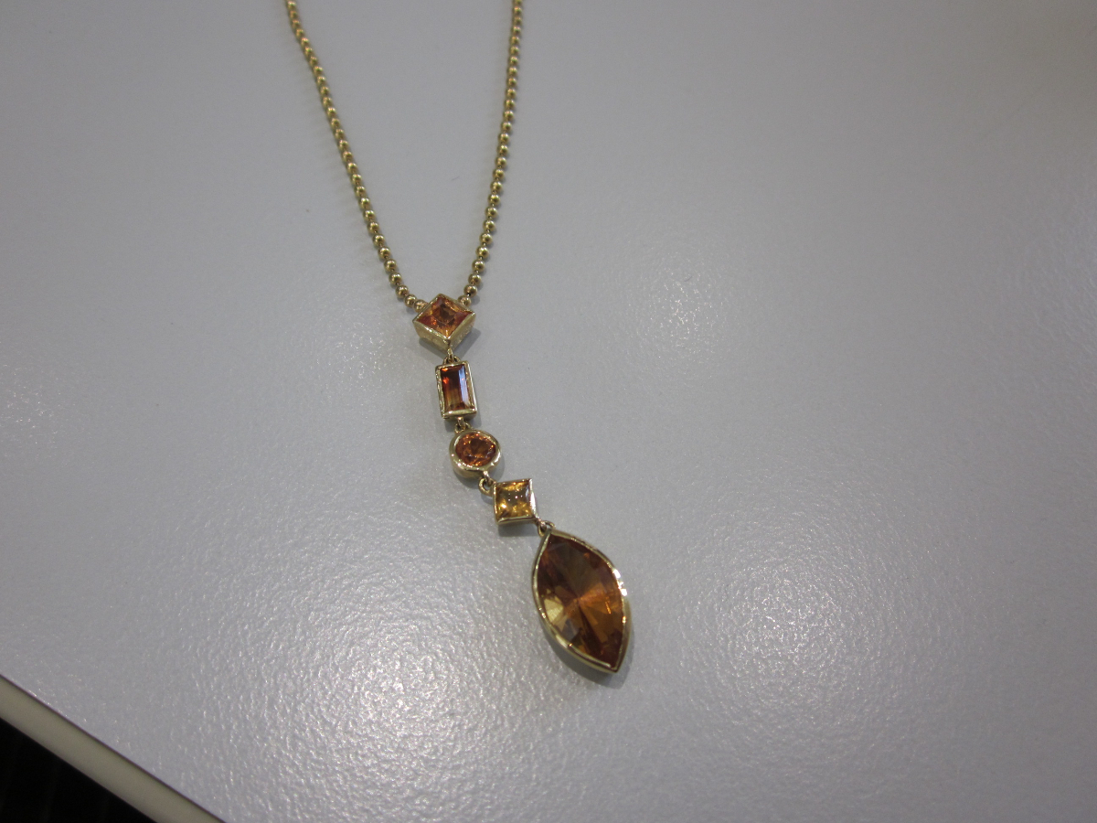 1 Collier mit Mandaringranaten und Citrinen